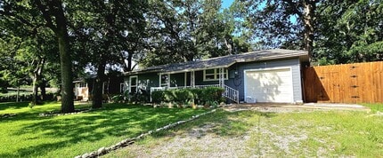 Building Photo - 906 Kingston Rd