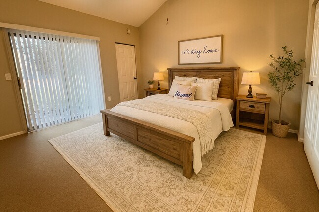 Foto del edificio - 440 Autumn Ridge Cir