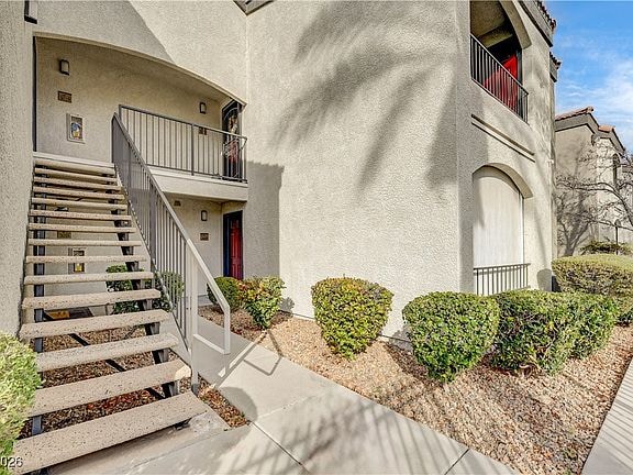 Building Photo - 950 Seven Hills Dr
