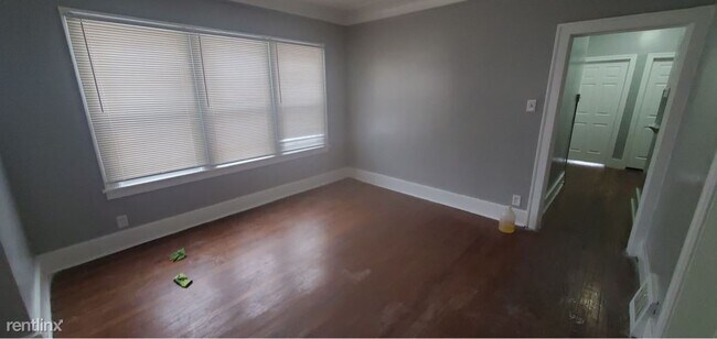 Building Photo - 3 br, 1 bath Duplex - 14883 Holmur St Beau...