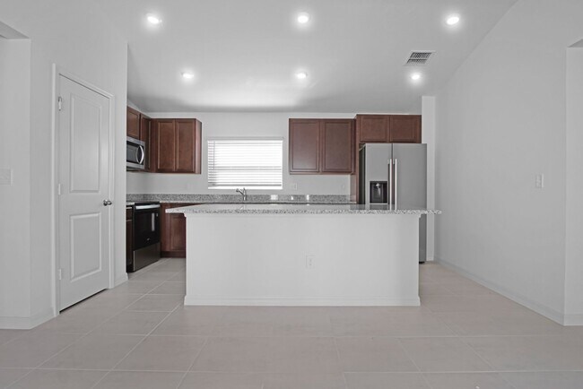 Foto del edificio - Modern Comfort Meets Convenience