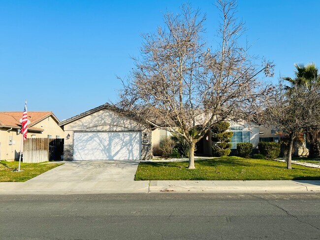 Building Photo - 1052 W Pebble Dr