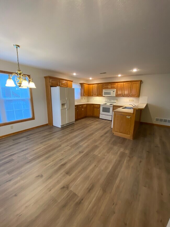 Building Photo - 3906 SW Charthwell Ct