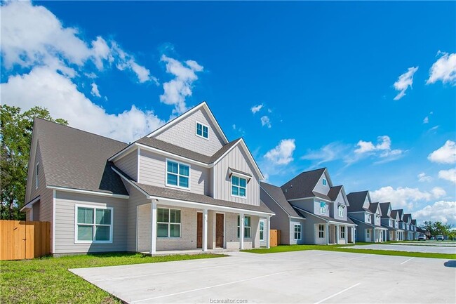 Building Photo - 615 Dominik Dr