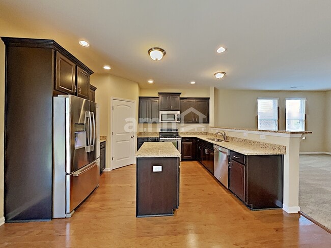 Building Photo - 207 S Dunnwood Ln