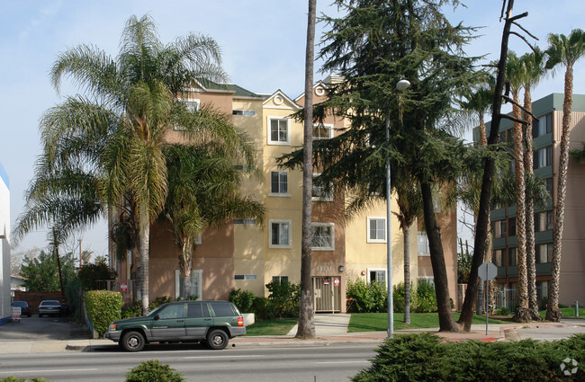 Building Photo - Oak Tree Village Apartment