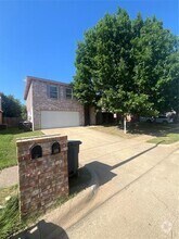 Building Photo - 4256 Meadowknoll Dr