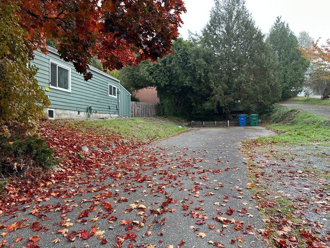 Foto del edificio - 2 Bed/2 Bath Work From Home Dream