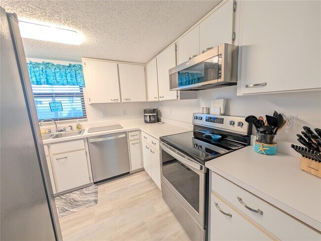 Foto del edificio - 3100 Ocean Shore Blvd