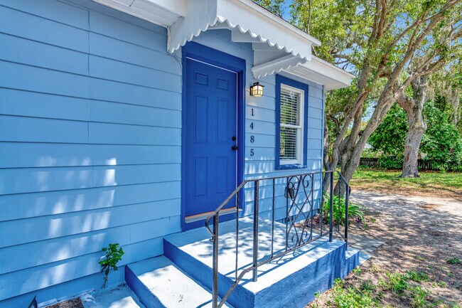 Front of House - 1485 Hamlet Ave House