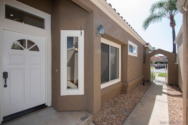 Building Photo - Sun-Filled 2 bedroom 2 bathroom Rancho Bernardo Home with Private Patio!