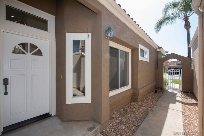 Foto del edificio - Sun-Filled 2 bedroom 2 bathroom Rancho Bernardo Home with Private Patio!