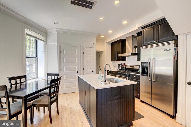 Foto del edificio - 1200 Shepherd St NW