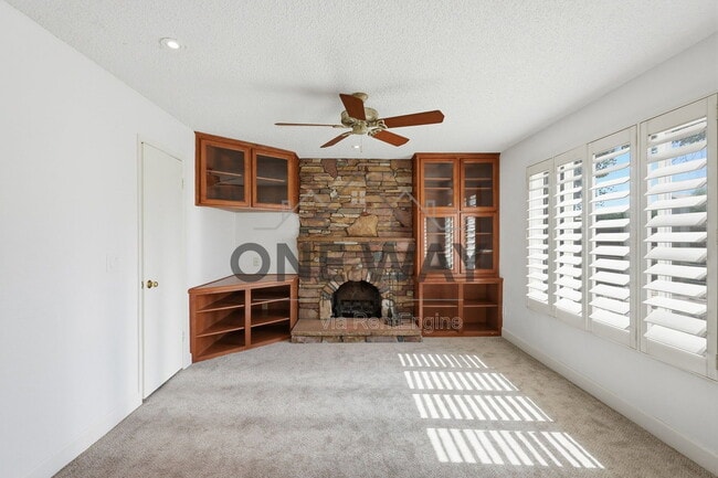Building Photo - 5749 S Farmer Ave