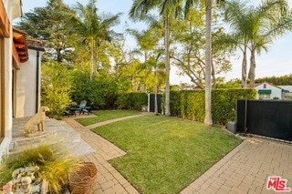 Building Photo - 826 N Kilkea Dr