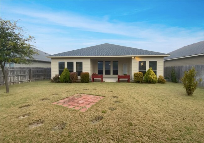 Building Photo - 811 Cross Dr.