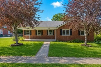 Building Photo - 208 N Lewis Ct