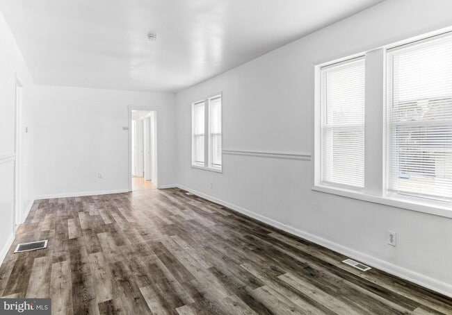 Building Photo - 107 River Rd Dr