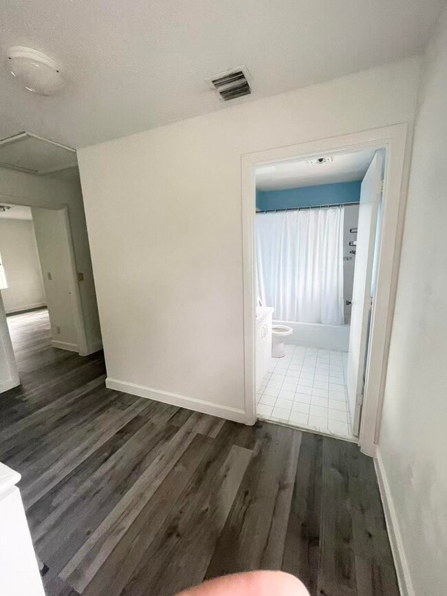 Building Photo - 521 Cypress Way W