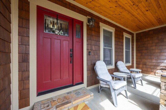 Building Photo - Spacious 3-Bedroom Home with Bonus Room & ...