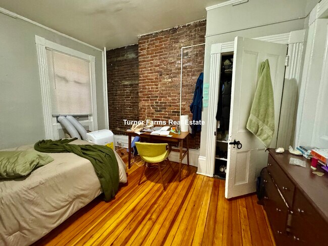 Building Photo - 5 Champney Pl