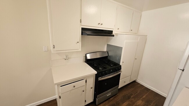 Photo - 866 W 126th St (Los Angeles, CA) Apartment