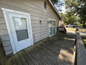 Building Photo - 2512 St Mary Dr
