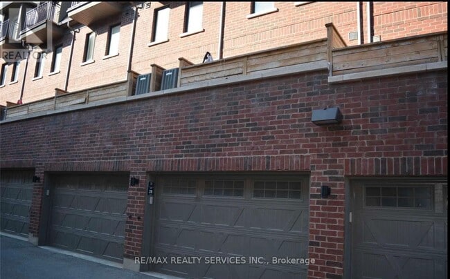 Photo du bâtiment - 2184 Trafalgar Rd