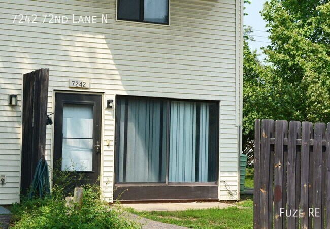 Foto del edificio - 7242 72nd Ln N