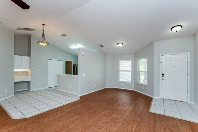 Foto del edificio - 4040 Kingsfield Dr