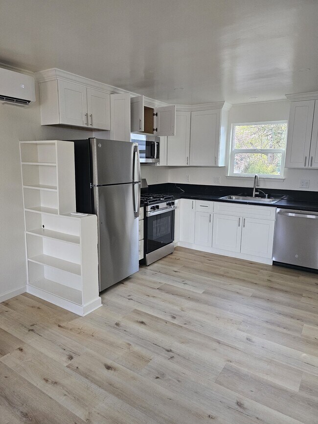 Building Photo - 439 Neal St