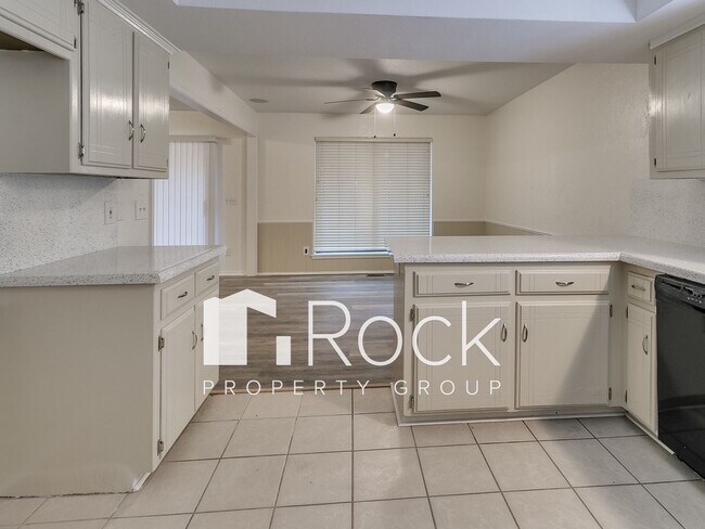 Foto del edificio - 4 Bedroom Home with Space Inside and Out! **Receive Your First Month FREE**