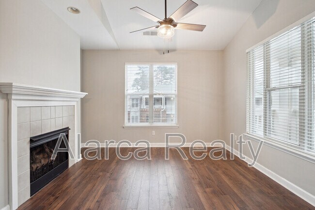 Foto del edificio - 710 Northeast Dr