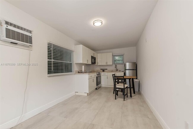 Foto del edificio - 259 NE 56th St