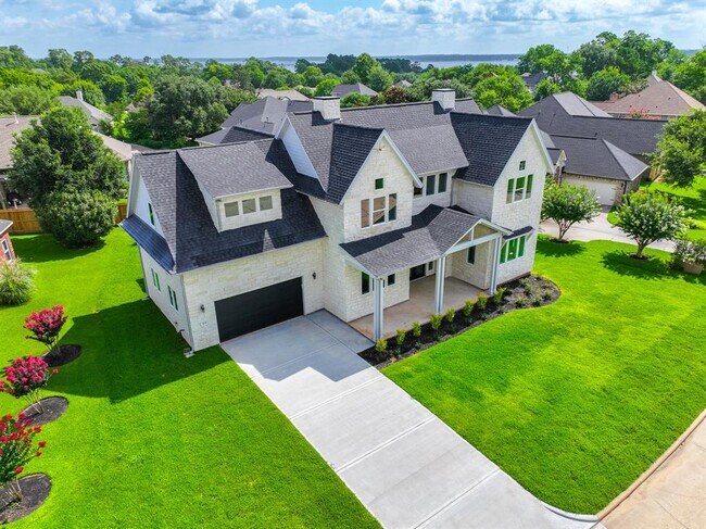 Building Photo - 624 Edgewood Dr