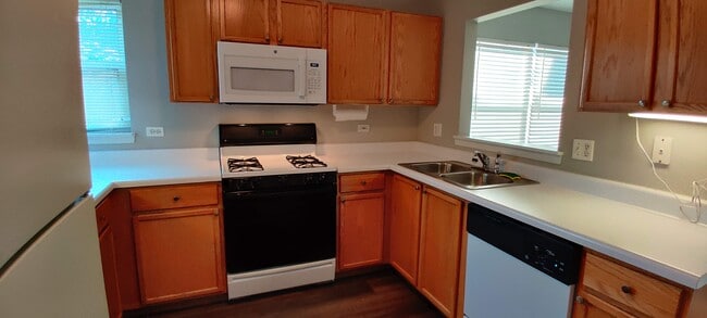 Building Photo - 2301 Carpenter Ave