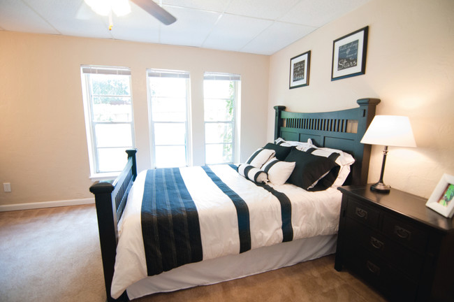 Building Photo - Collegewood- All One Bedroom
