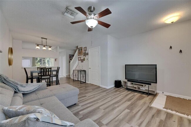 Foto del edificio - 2362 Lake Woodberry Cir