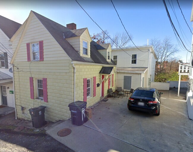 Building Photo - 439 Baird St