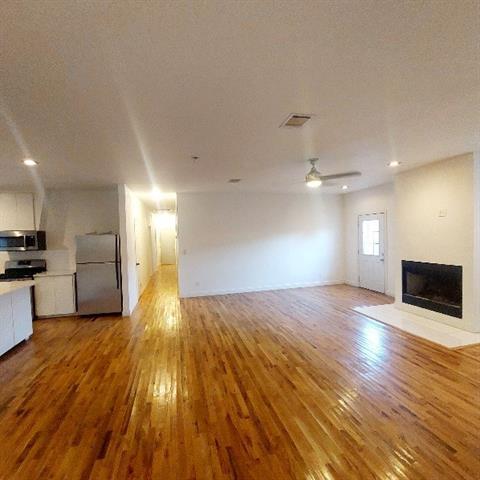 Foto del edificio - 1023 E Oak St