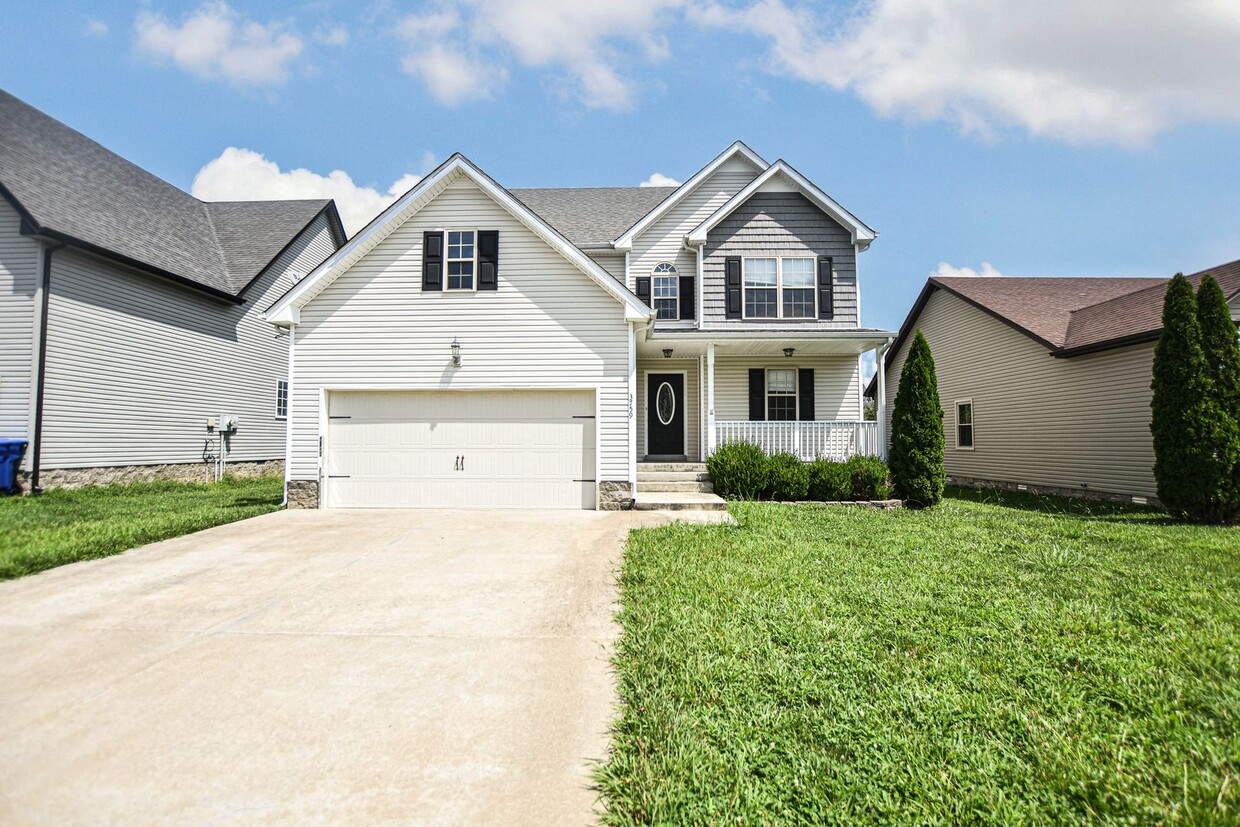 Primary Photo - Three Bedroom in Fox Crossing!