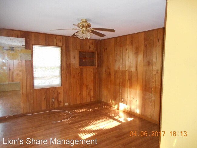 Foto del edificio - 3 br, 1 bath House - 2115 Flipper St.