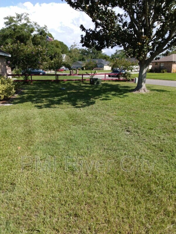 Foto del edificio - 2320 Locustwood Ct