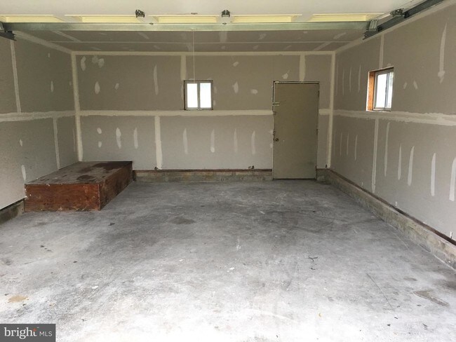 Building Photo - 231 Wanda Rd