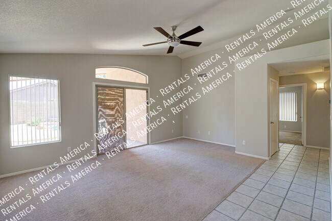 Foto del edificio - 3135 E Merrill Ave