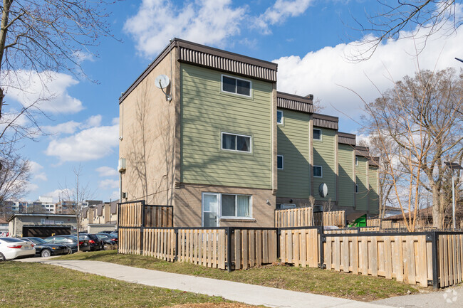 Building Photo - Finch Birchmount