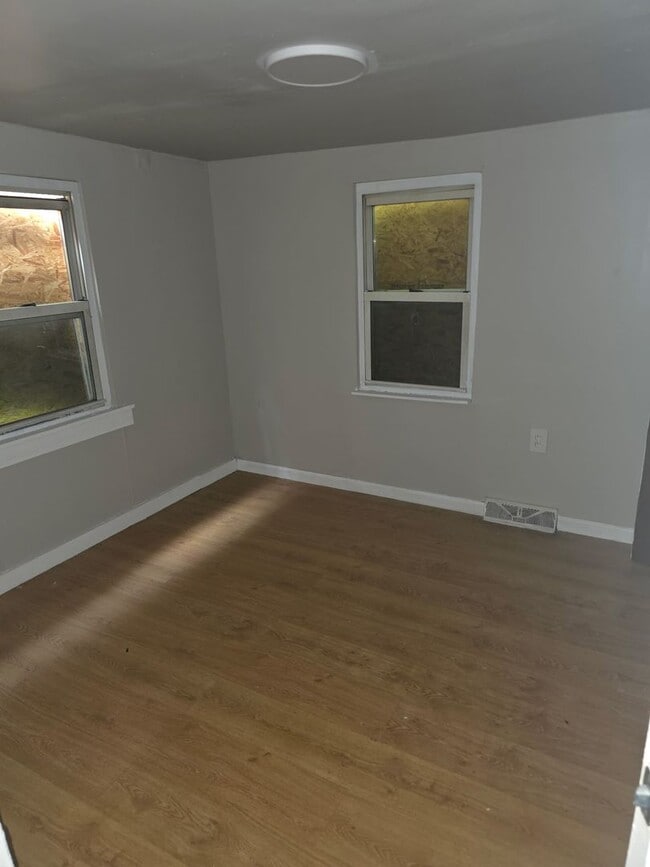 Building Photo - 603 Cooper Dr