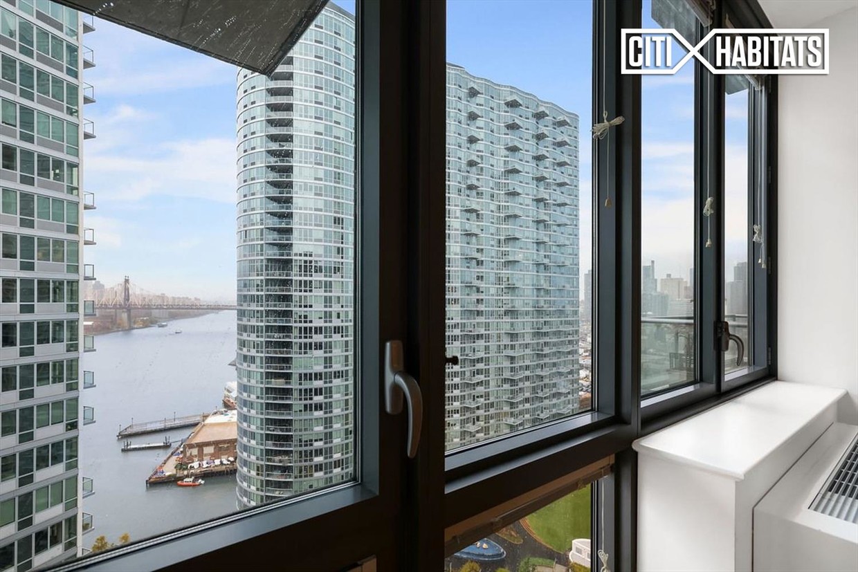 Foto principal - 29-15 Queens Plaza N