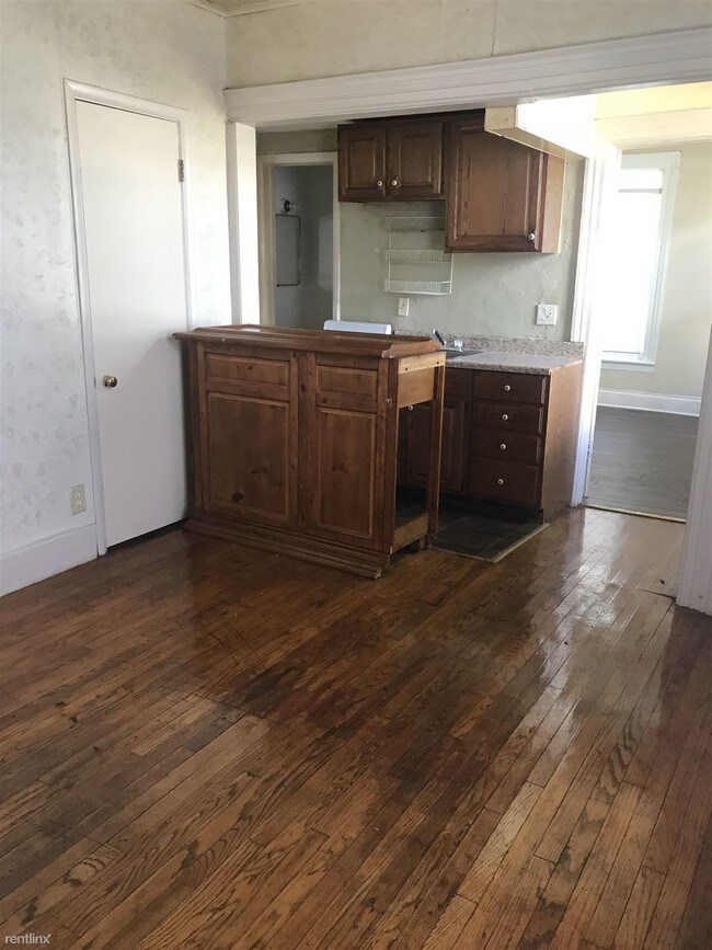 Building Photo - 1 br, 1 bath  - 406 W Washington Ave 2