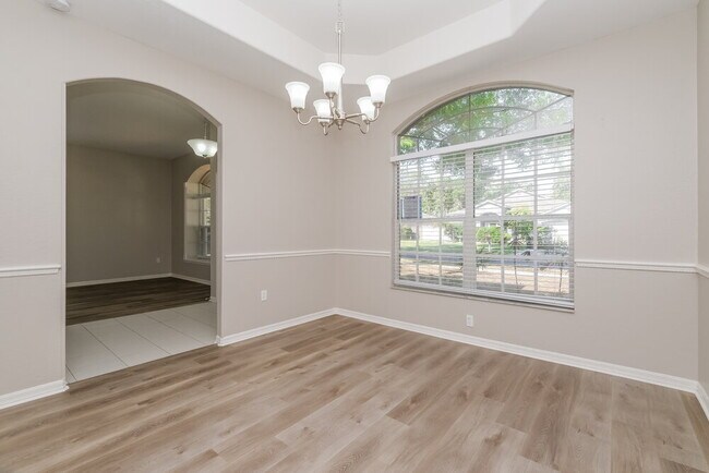 Foto del edificio - 3720 Hollow Wood Dr